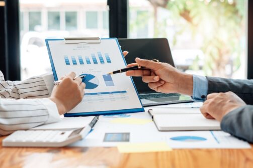 10 soļi, lai izveidotu zināšanu pārvaldības stratēģiju + piemēri