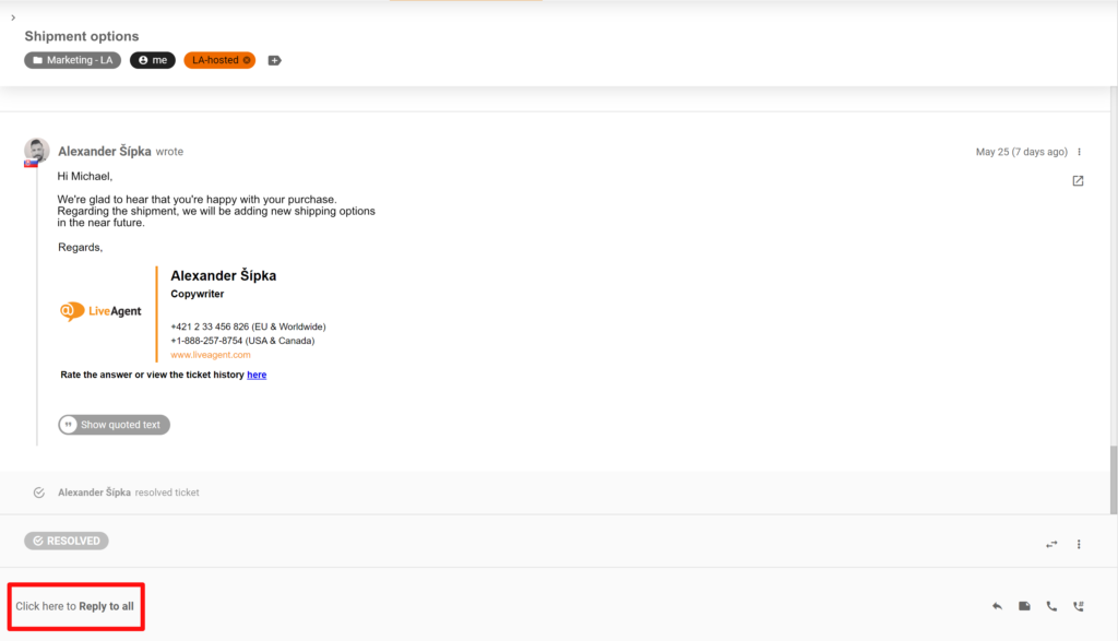 Attēls, kas parāda Atbildēt un Atbildēt visiem pogas atrašanās vietas izmaiņas LiveAgent sistēmā
