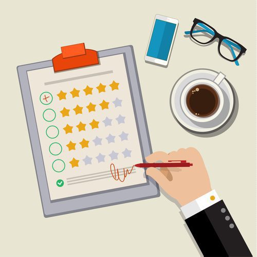 Klientu atsauksmju ilustrācija - roka, kas pārbauda izcilu atzīmi aptaujā