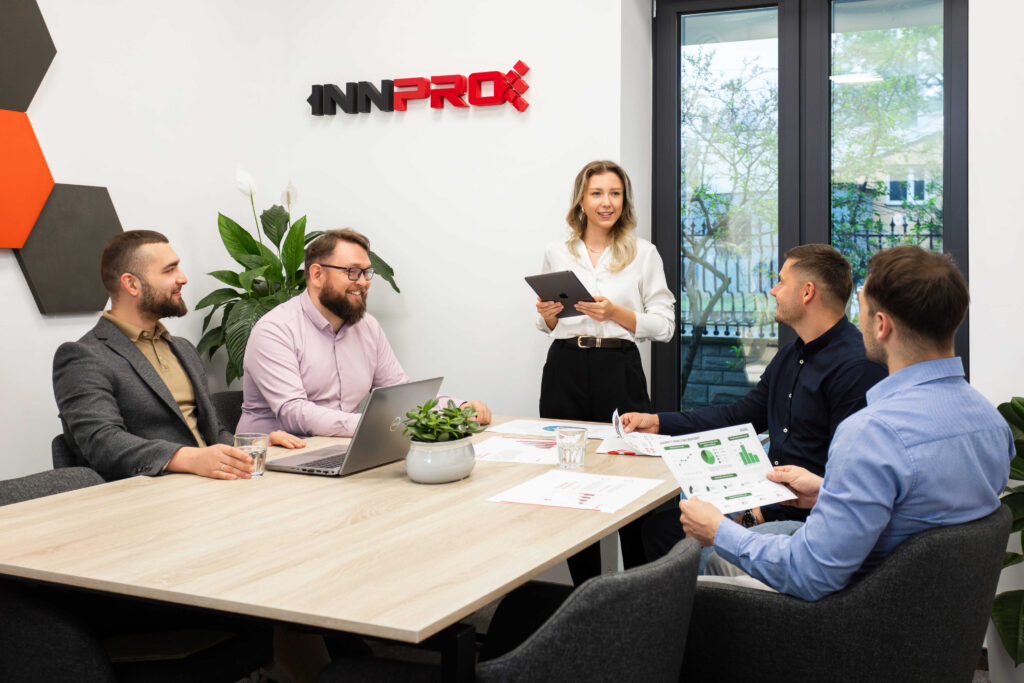 INNPRO komanda birojā
